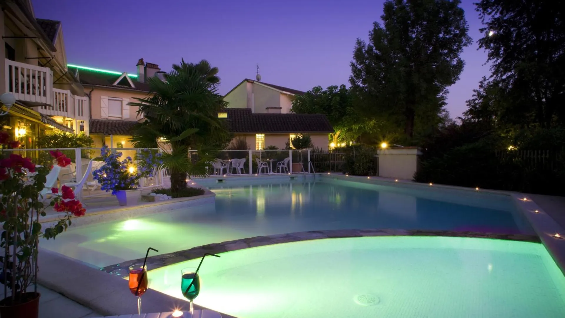 Logis Hotel Le Relais De Farrou - Restaurant & Spa Villefranche-de-Rouergue Frankrijk