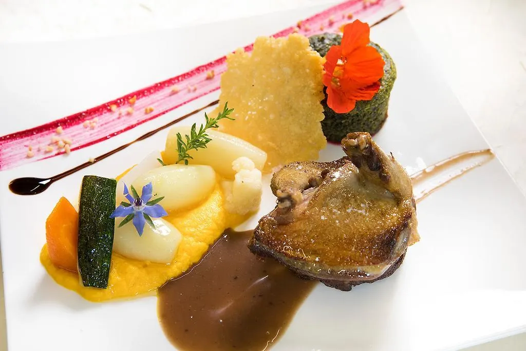 Logis Hotel Le Relais De Farrou - Restaurant & Spa Villefranche-de-Rouergue 4*,  Frankrijk