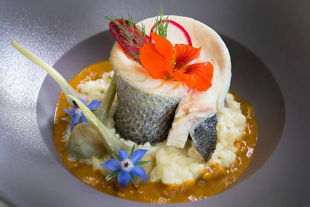 Logis Hotel Le Relais De Farrou - Restaurant & Spa Villefranche-de-Rouergue 4*,